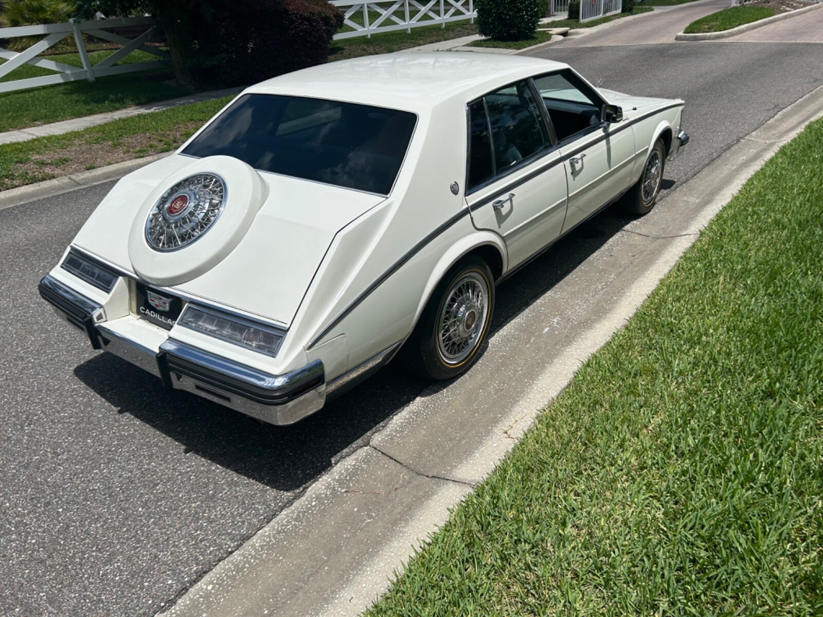 Cadillac-Seville-1984-Sedan-9