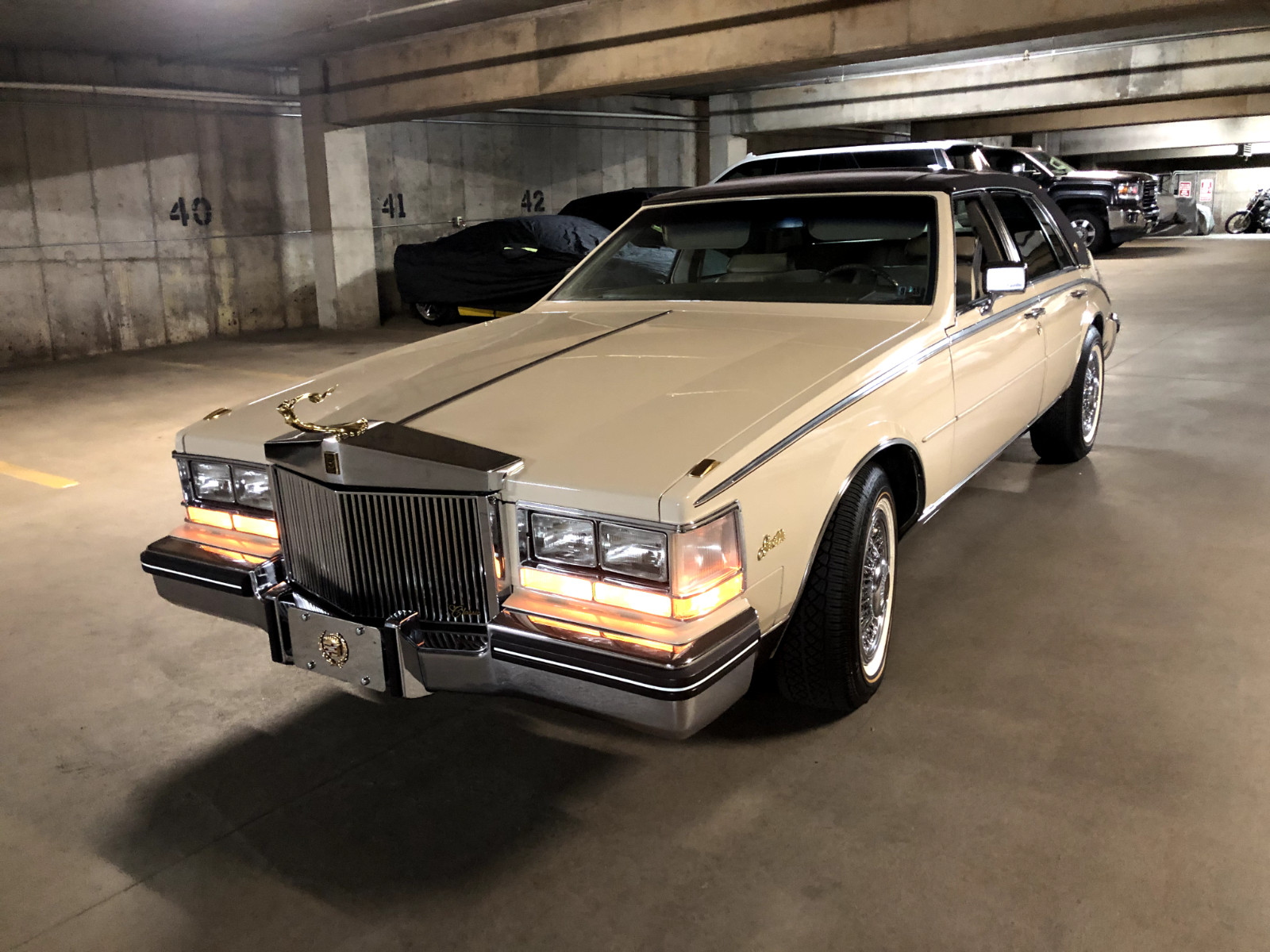 Cadillac-Seville-1985-Sedan-10