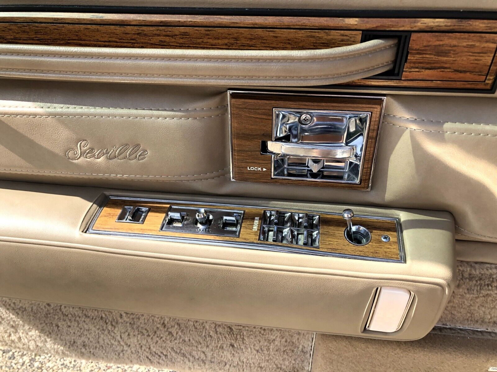 Cadillac-Seville-1985-Sedan-12
