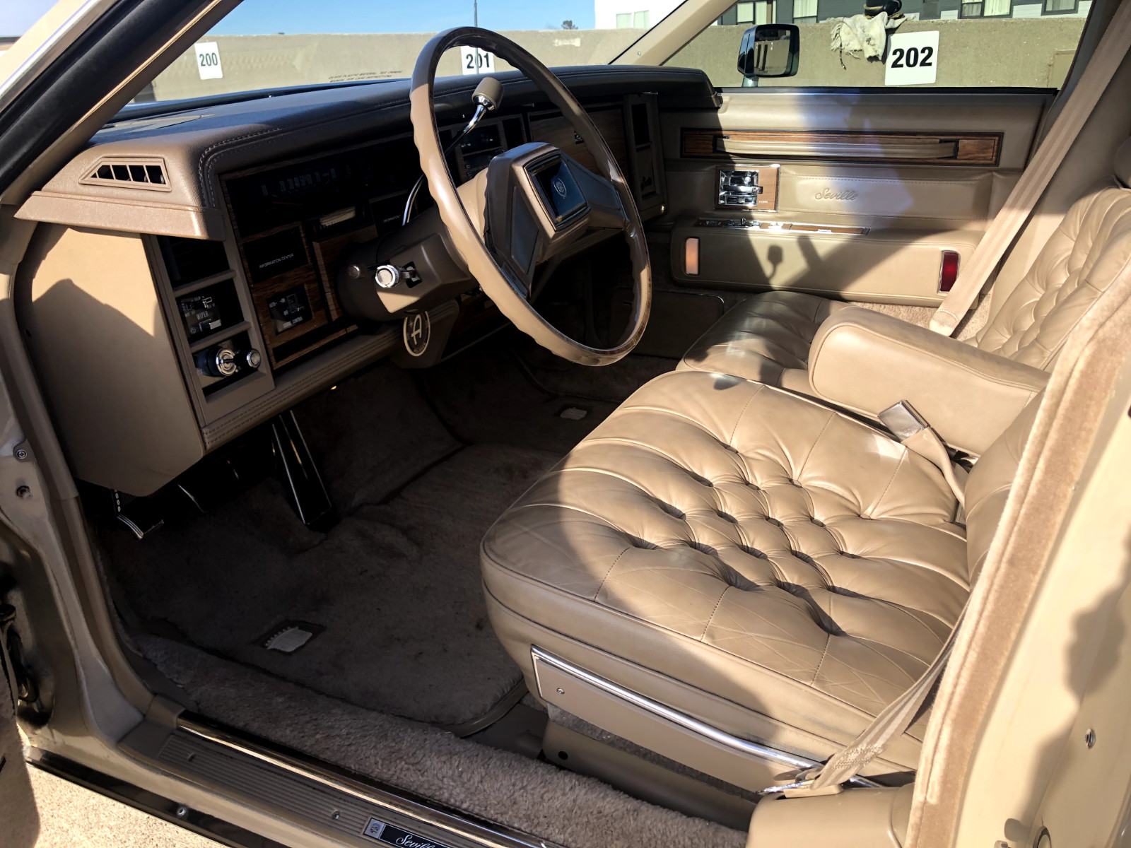Cadillac-Seville-1985-Sedan-13