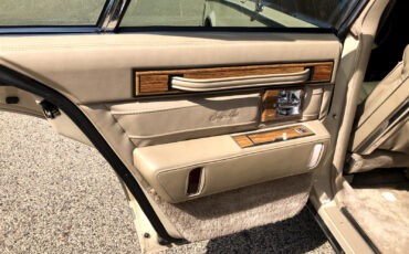 Cadillac-Seville-1985-Sedan-14
