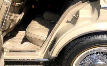 Cadillac-Seville-1985-Sedan-15