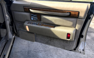 Cadillac-Seville-1985-Sedan-16
