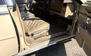 Cadillac-Seville-1985-Sedan-17