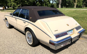 Cadillac-Seville-1985-Sedan-2