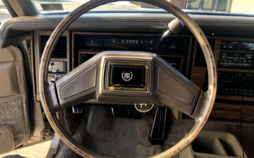 Cadillac-Seville-1985-Sedan-24