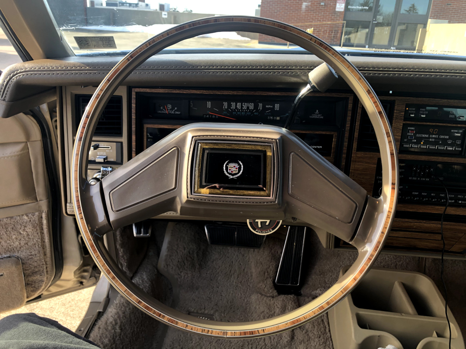 Cadillac-Seville-1985-Sedan-24