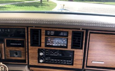 Cadillac-Seville-1985-Sedan-25