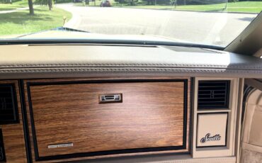 Cadillac-Seville-1985-Sedan-26