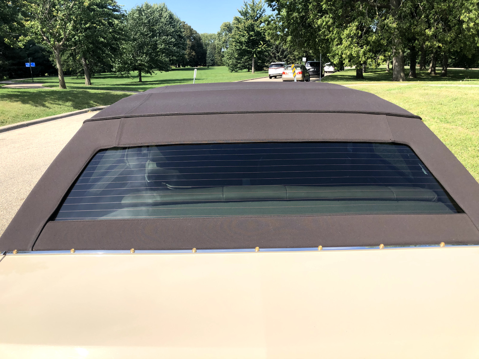 Cadillac-Seville-1985-Sedan-28