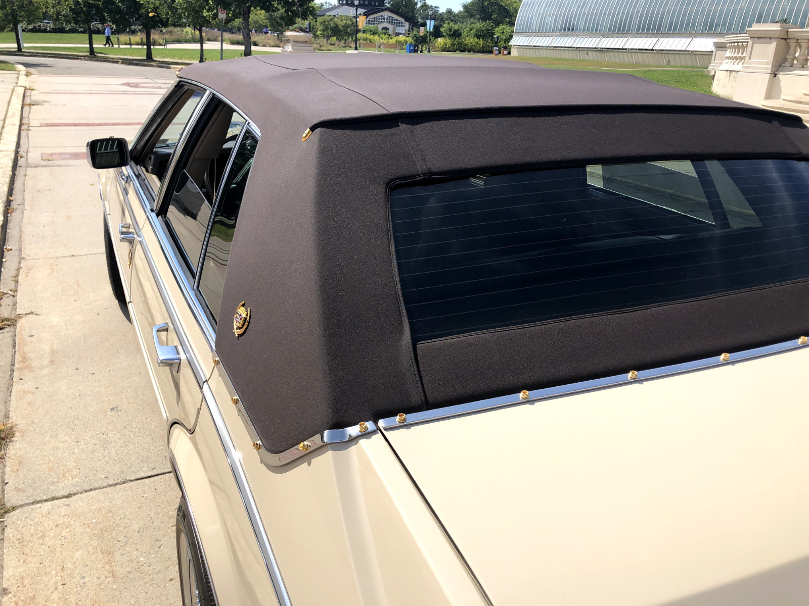 Cadillac-Seville-1985-Sedan-29