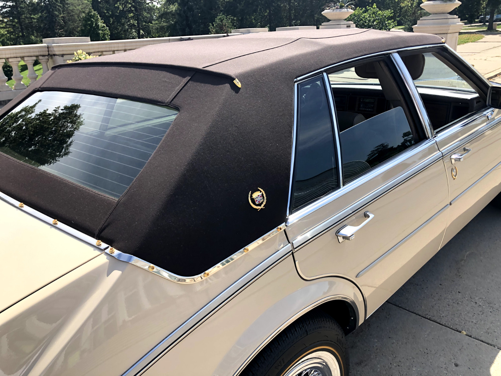 Cadillac-Seville-1985-Sedan-31