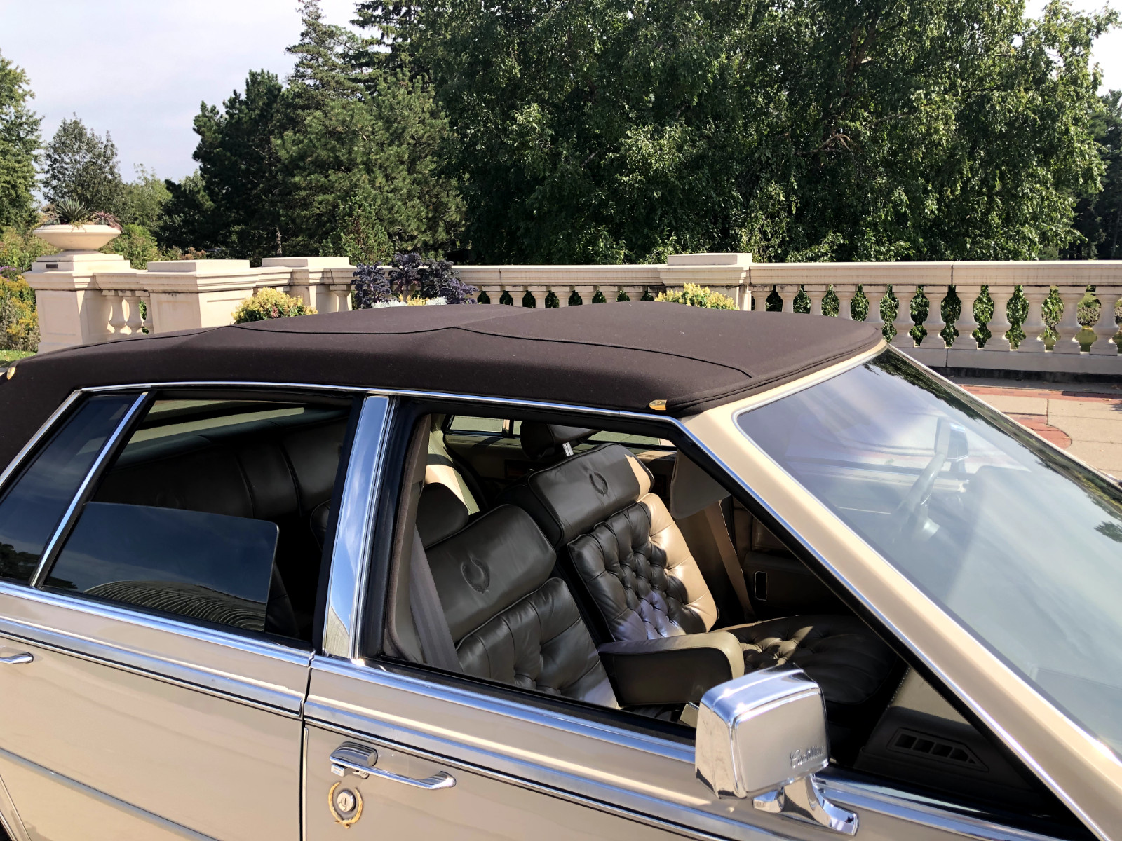 Cadillac-Seville-1985-Sedan-32