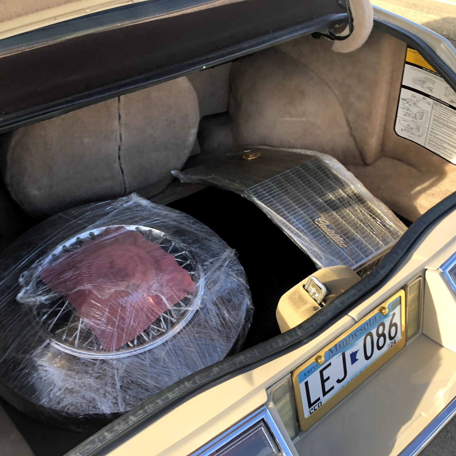 Cadillac-Seville-1985-Sedan-35