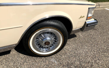 Cadillac-Seville-1985-Sedan-36