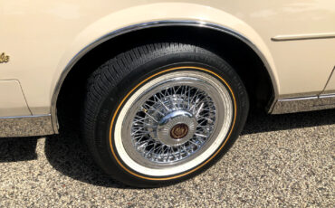 Cadillac-Seville-1985-Sedan-37
