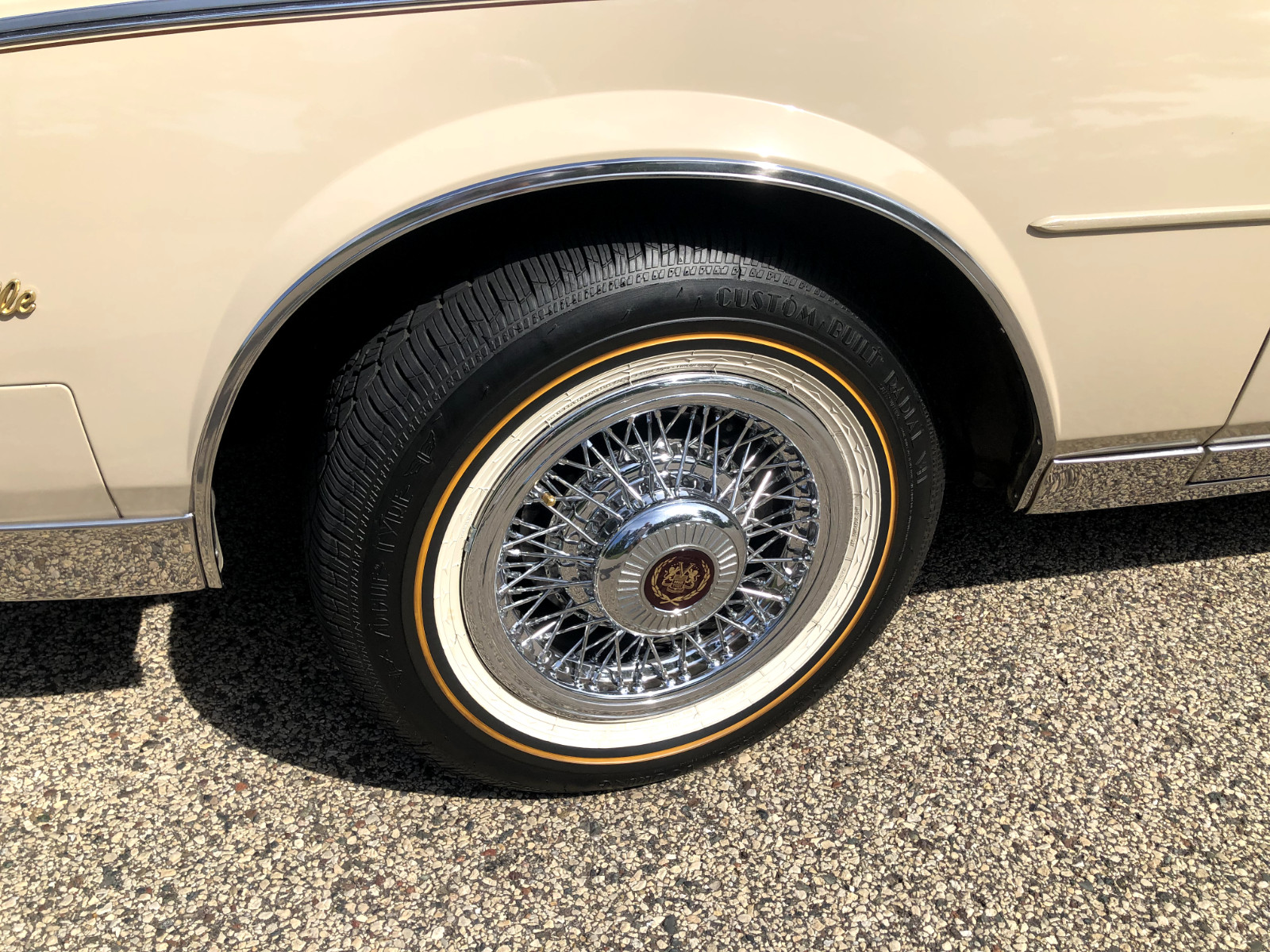 Cadillac-Seville-1985-Sedan-37