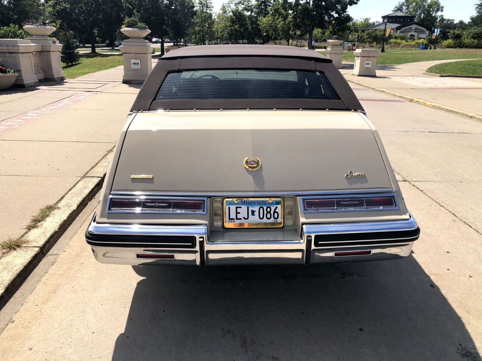 Cadillac-Seville-1985-Sedan-5