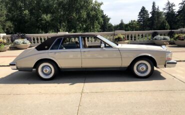 Cadillac-Seville-1985-Sedan-6