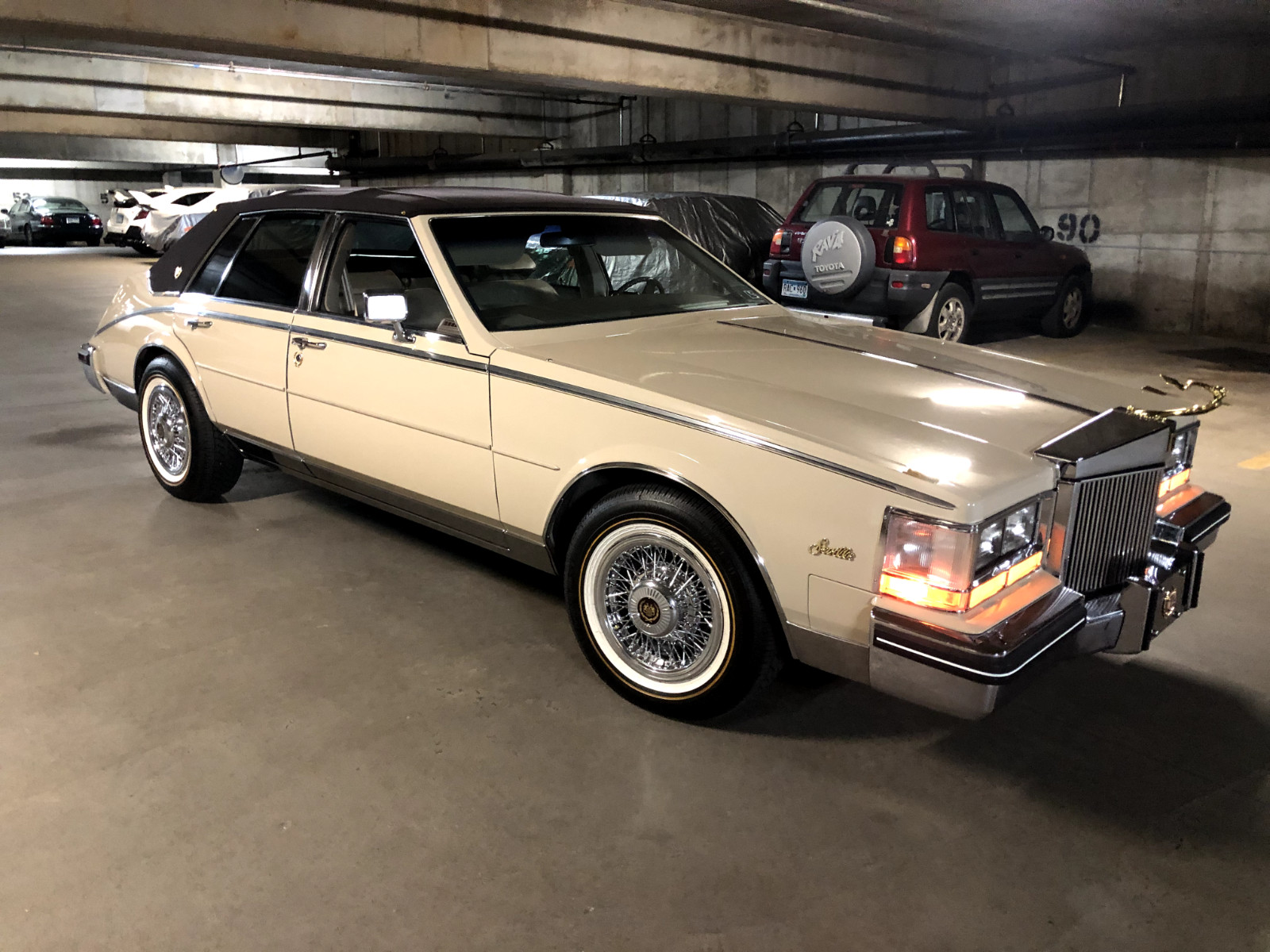 Cadillac-Seville-1985-Sedan-8