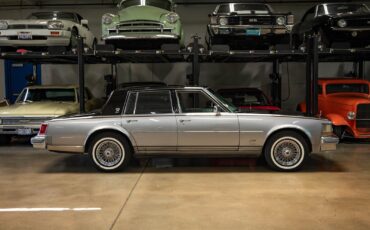 Cadillac-Seville-Elegante-1979-4-Door-Sedan-2