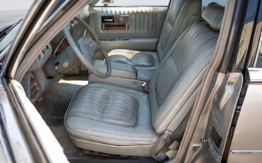 Cadillac-Seville-Elegante-1979-4-Door-Sedan-29