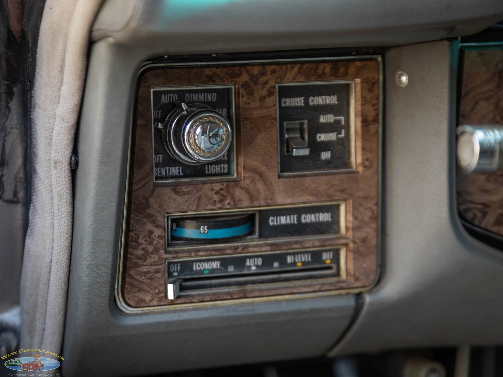 Cadillac-Seville-Elegante-1979-4-Door-Sedan-34