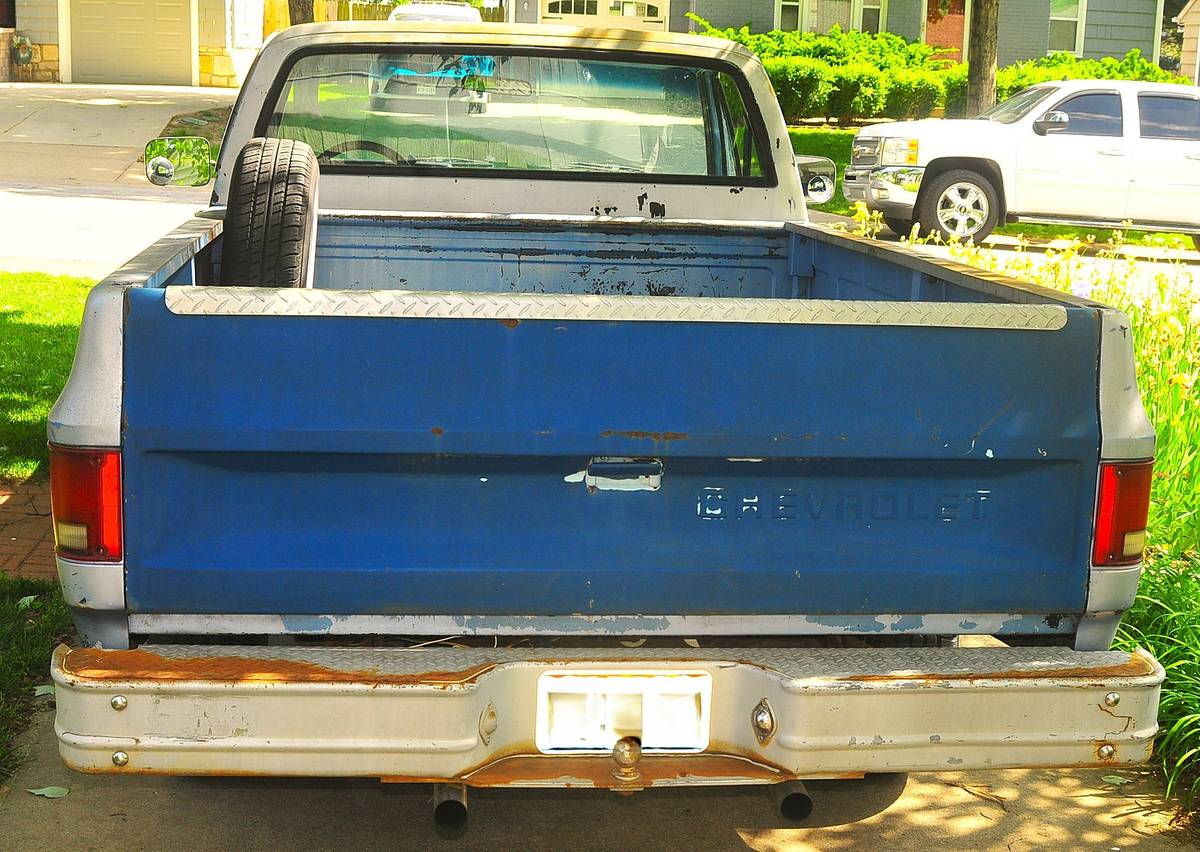 Chevrolet-12-ton-1985-silver-1