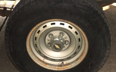 Chevrolet-12-ton-1985-silver-8