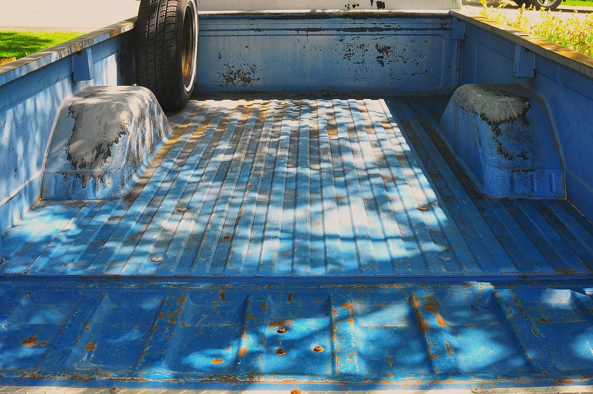 Chevrolet-12-ton-1985-silver-9