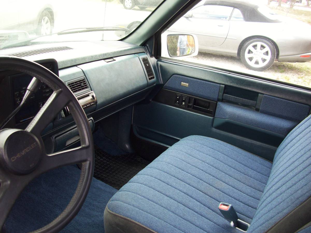 Chevrolet-1500-1988-white-12