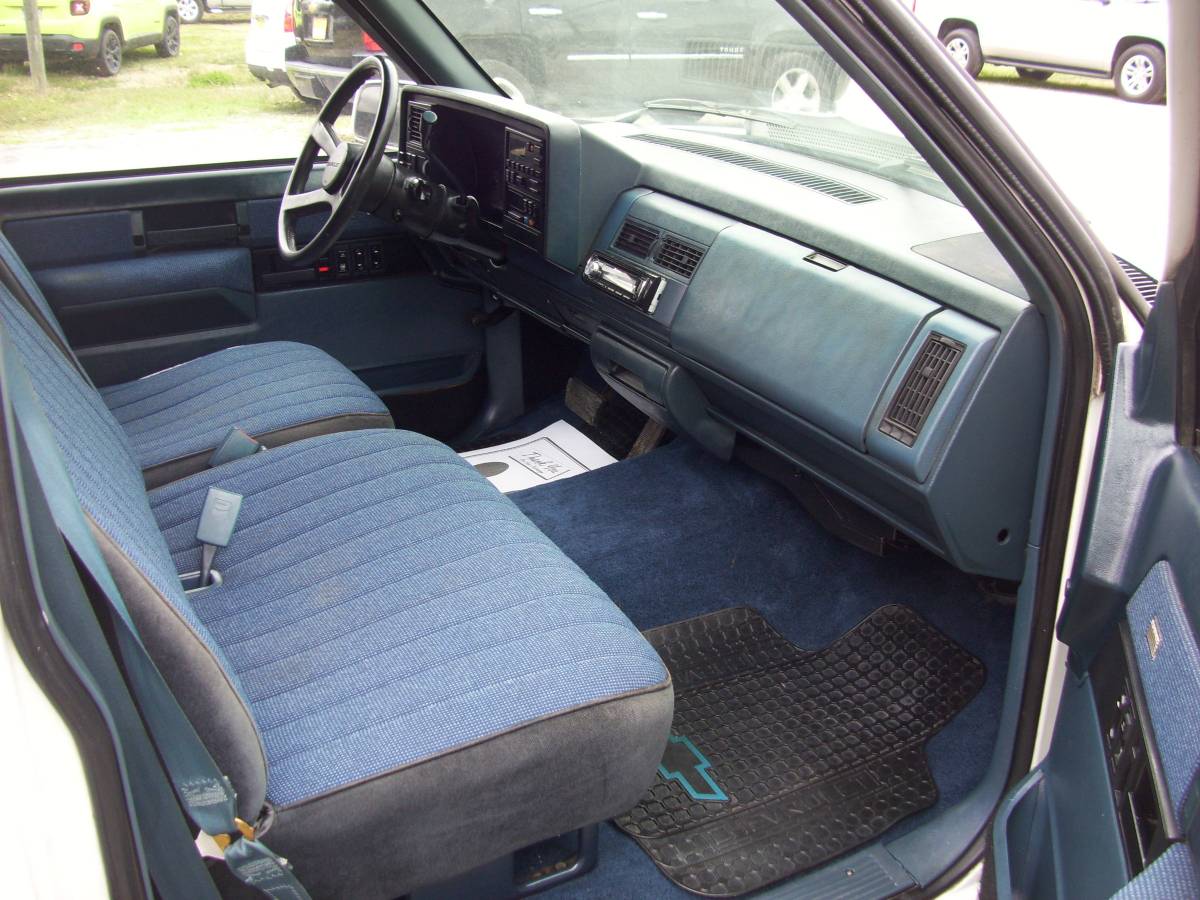 Chevrolet-1500-1988-white-16
