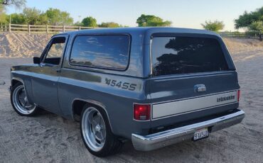 Chevrolet-1986-grey-2