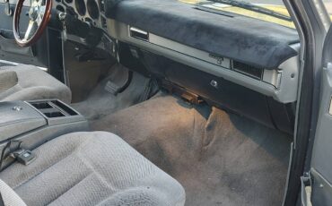 Chevrolet-1986-grey-4