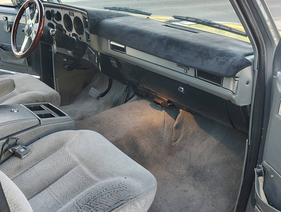 Chevrolet-1986-grey-4