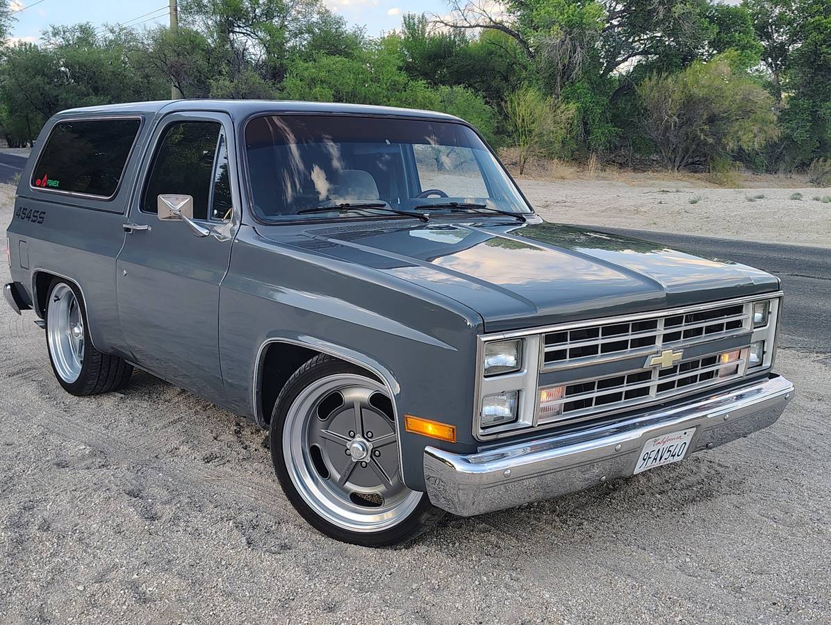 Chevrolet-1986-grey