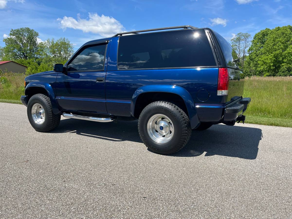 Chevrolet-2-door-tahoe-1995-blue-1