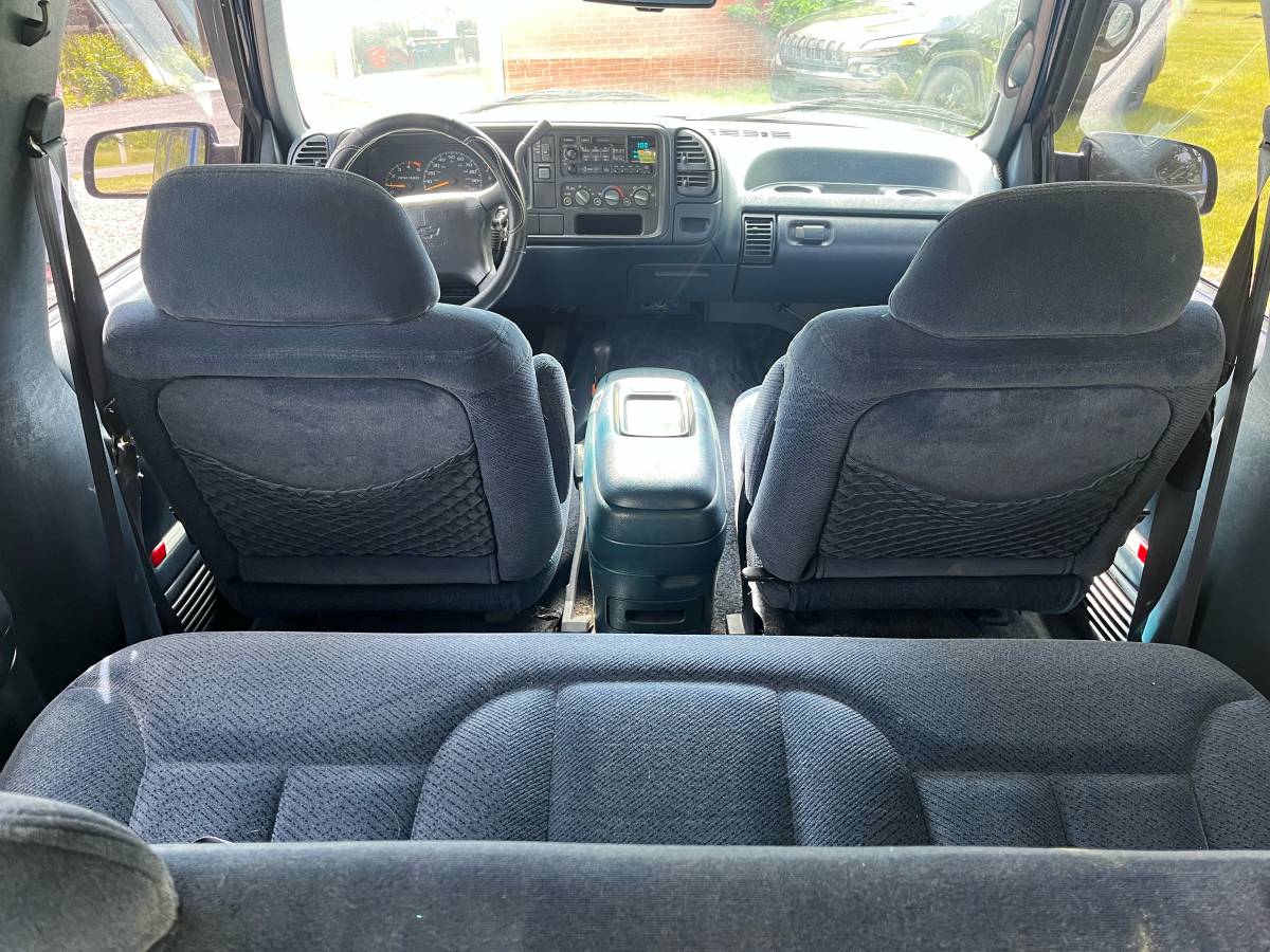 Chevrolet-2-door-tahoe-1995-blue-11