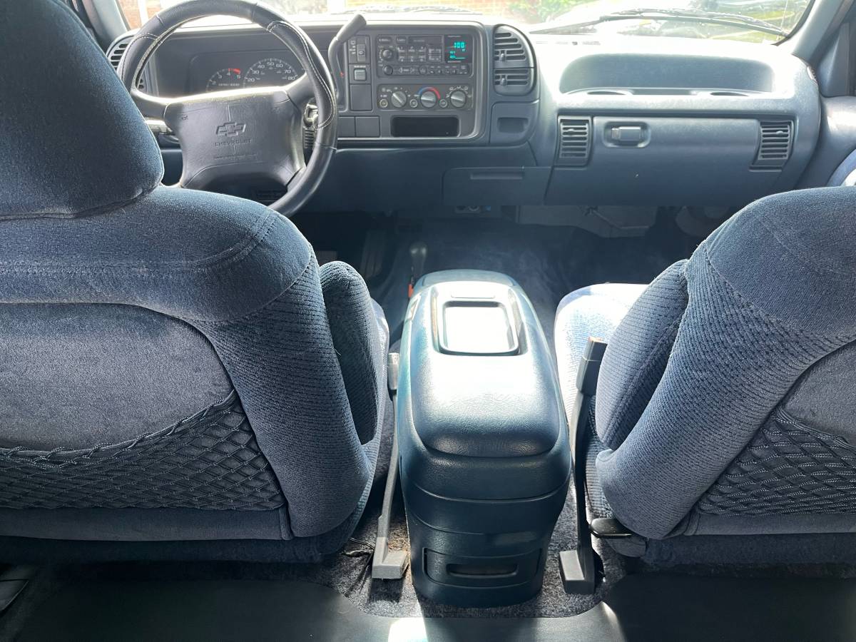 Chevrolet-2-door-tahoe-1995-blue-15