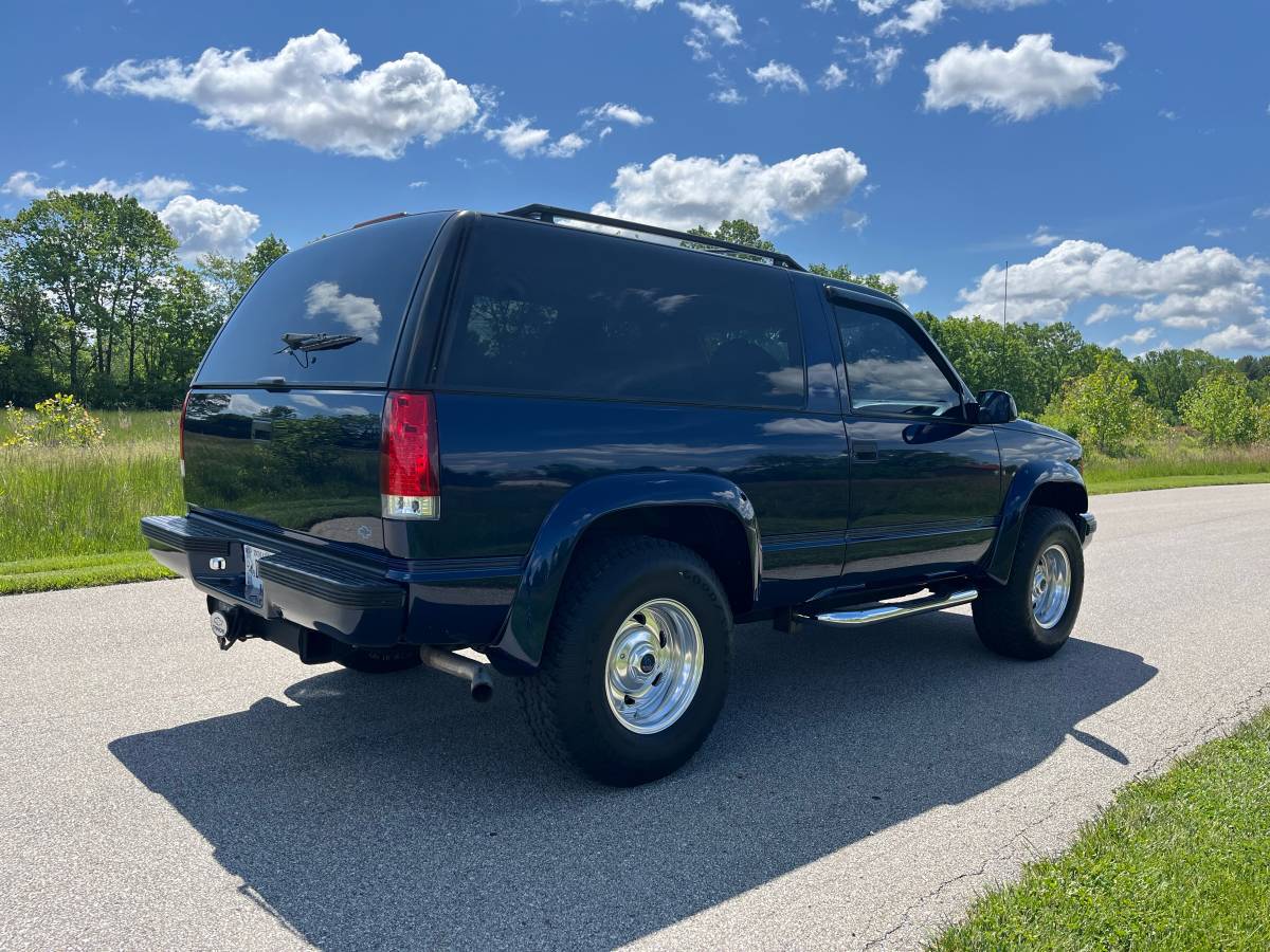 Chevrolet-2-door-tahoe-1995-blue-2