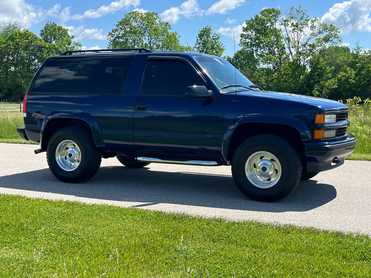 Chevrolet-2-door-tahoe-1995-blue-3