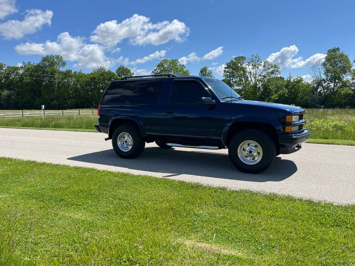 Chevrolet-2-door-tahoe-1995-blue-4
