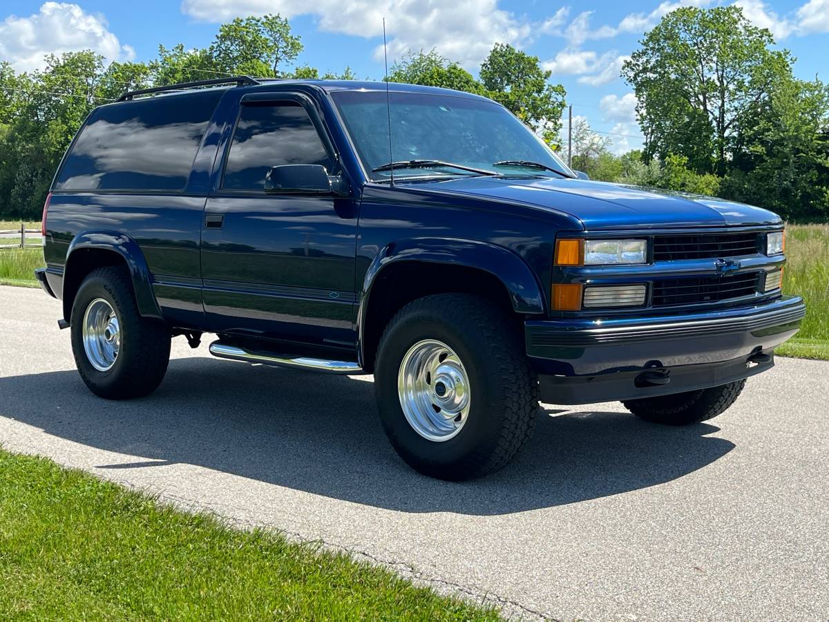Chevrolet-2-door-tahoe-1995-blue-5