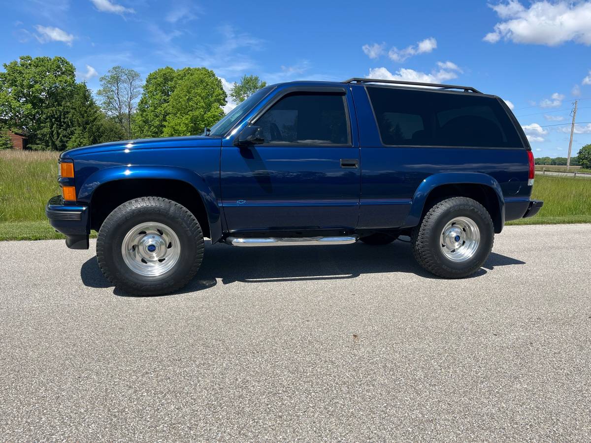 Chevrolet-2-door-tahoe-1995-blue