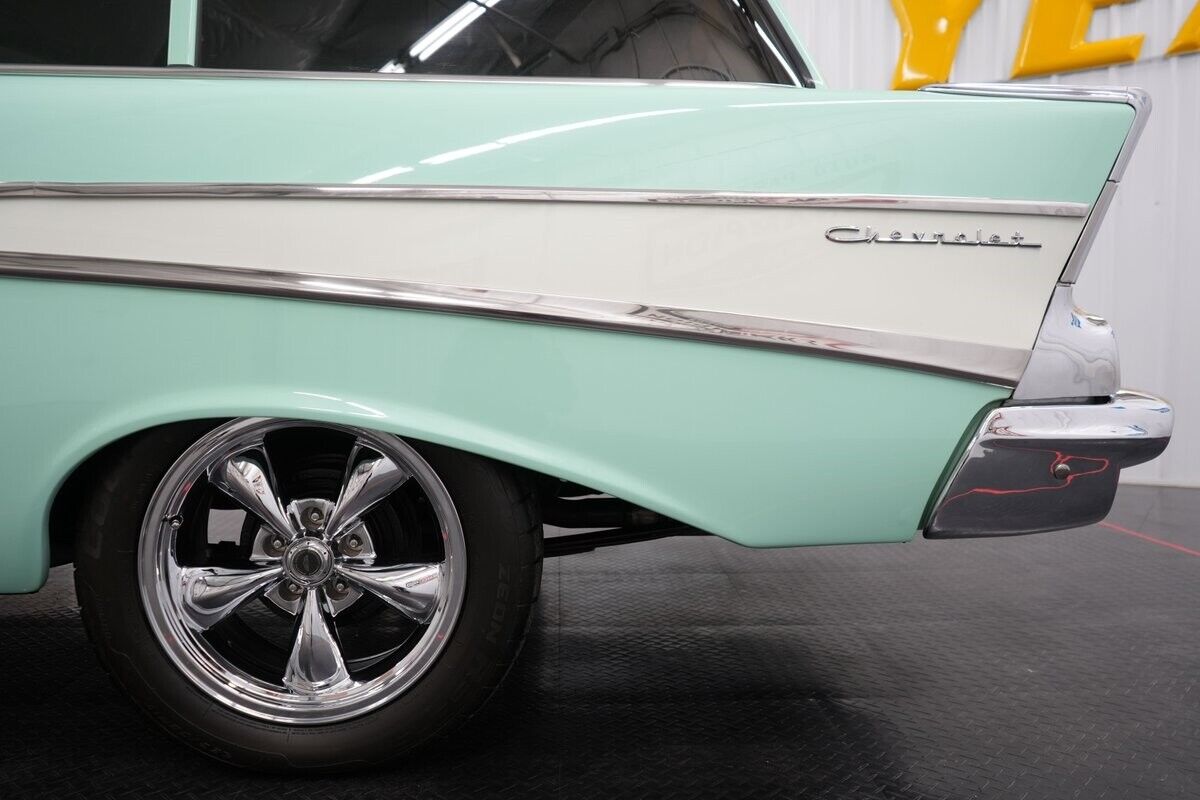 Chevrolet-210-Wagon-1957-33