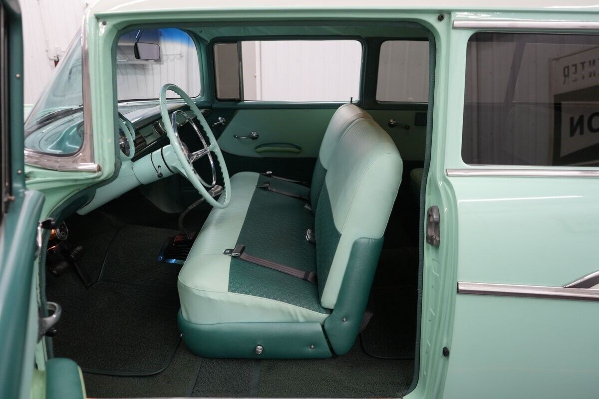 Chevrolet-210-Wagon-1957-35