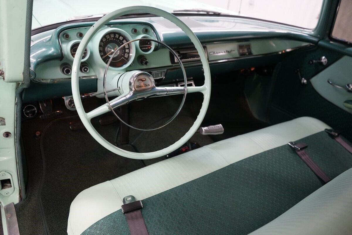 Chevrolet-210-Wagon-1957-38