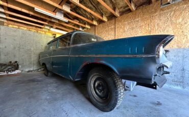 Chevrolet-2dr-wagon-1957-blue-13