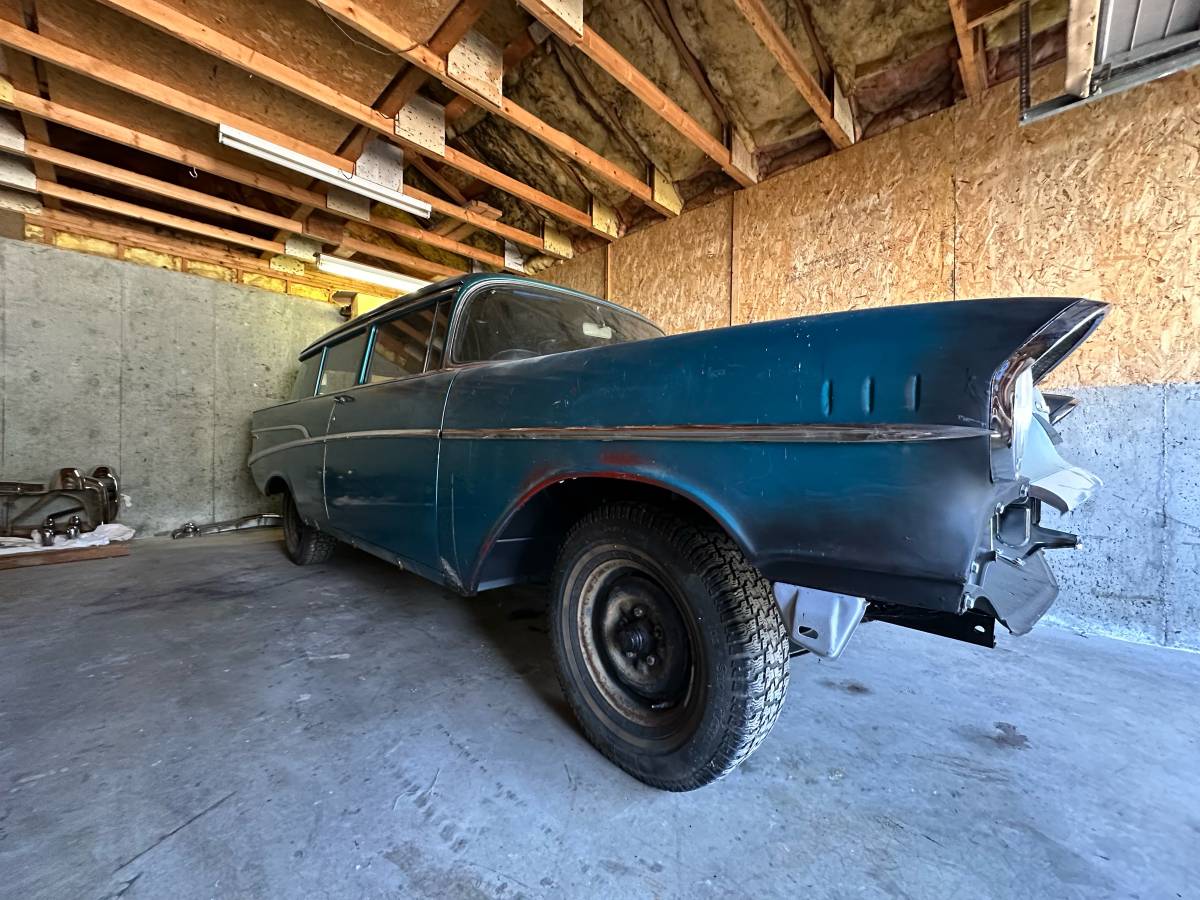Chevrolet-2dr-wagon-1957-blue-13