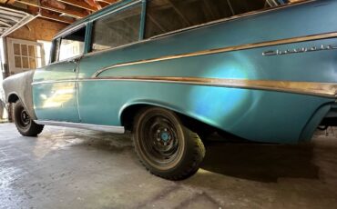 Chevrolet-2dr-wagon-1957-blue-2